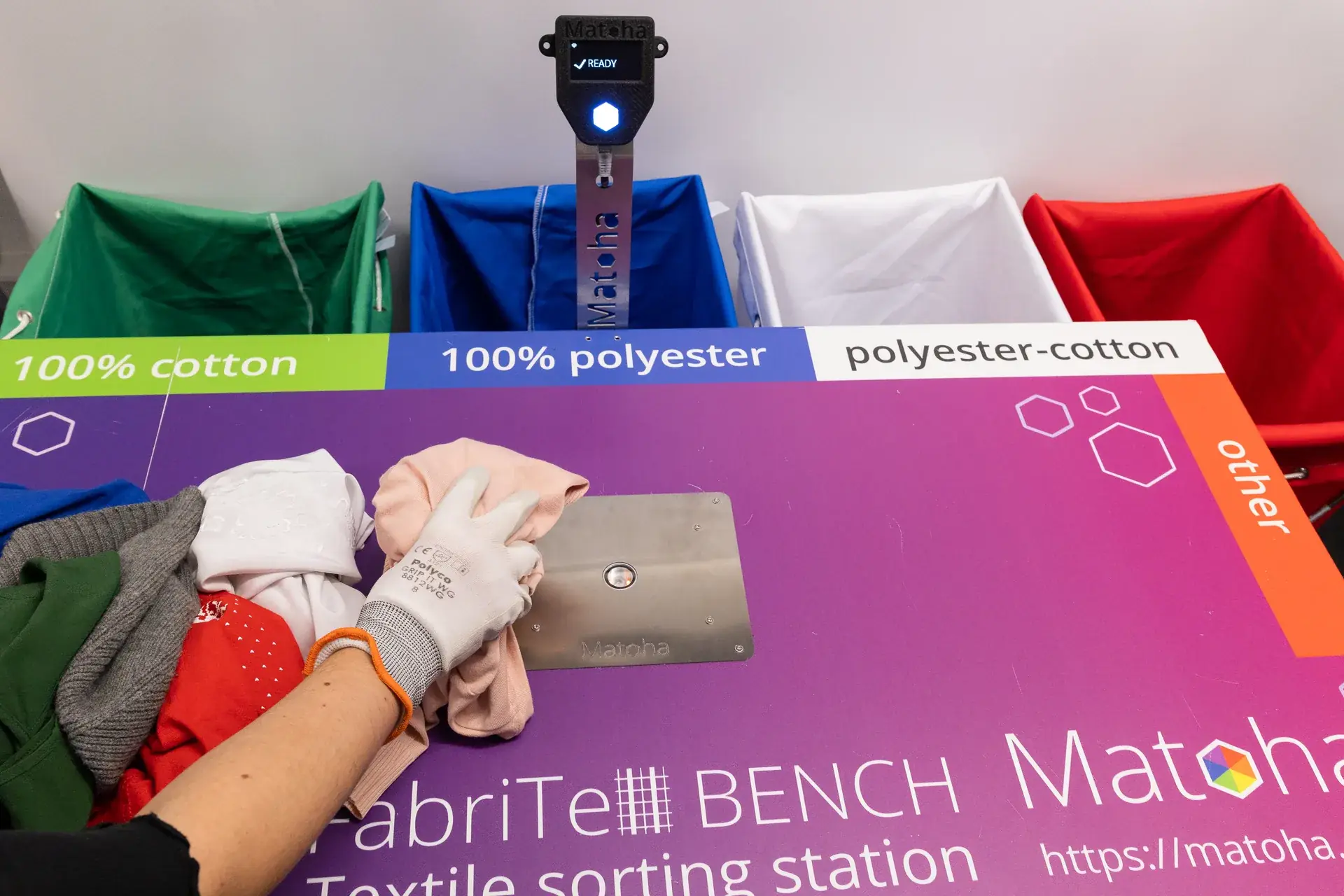 FabriTell bench scanning textile